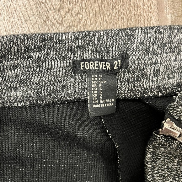 Forever 21 Women Career Capri Wide Leg Size S Gray Pockets Side Zip Soft - Picture 3 of 7